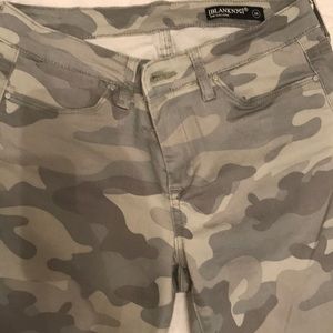 Blank NYC. The Sullivan, size 28, light camo